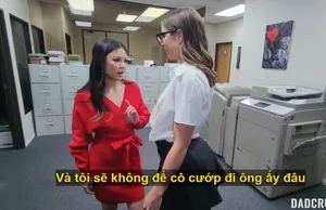Con đĩ mặc đồng phục bị địt từ phía sau và khóc